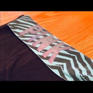 Victoria’s Secret Black w• Stripes Yoga Pants 💚🖤